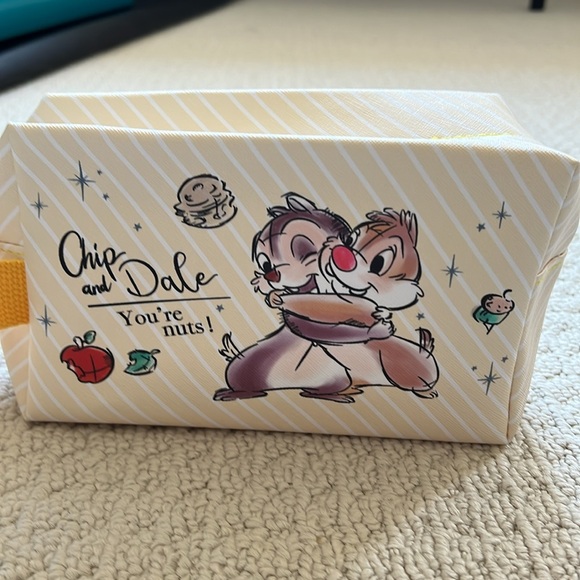 NWT - Disney Chip and Dale make-up case. - Picture 5 of 6
